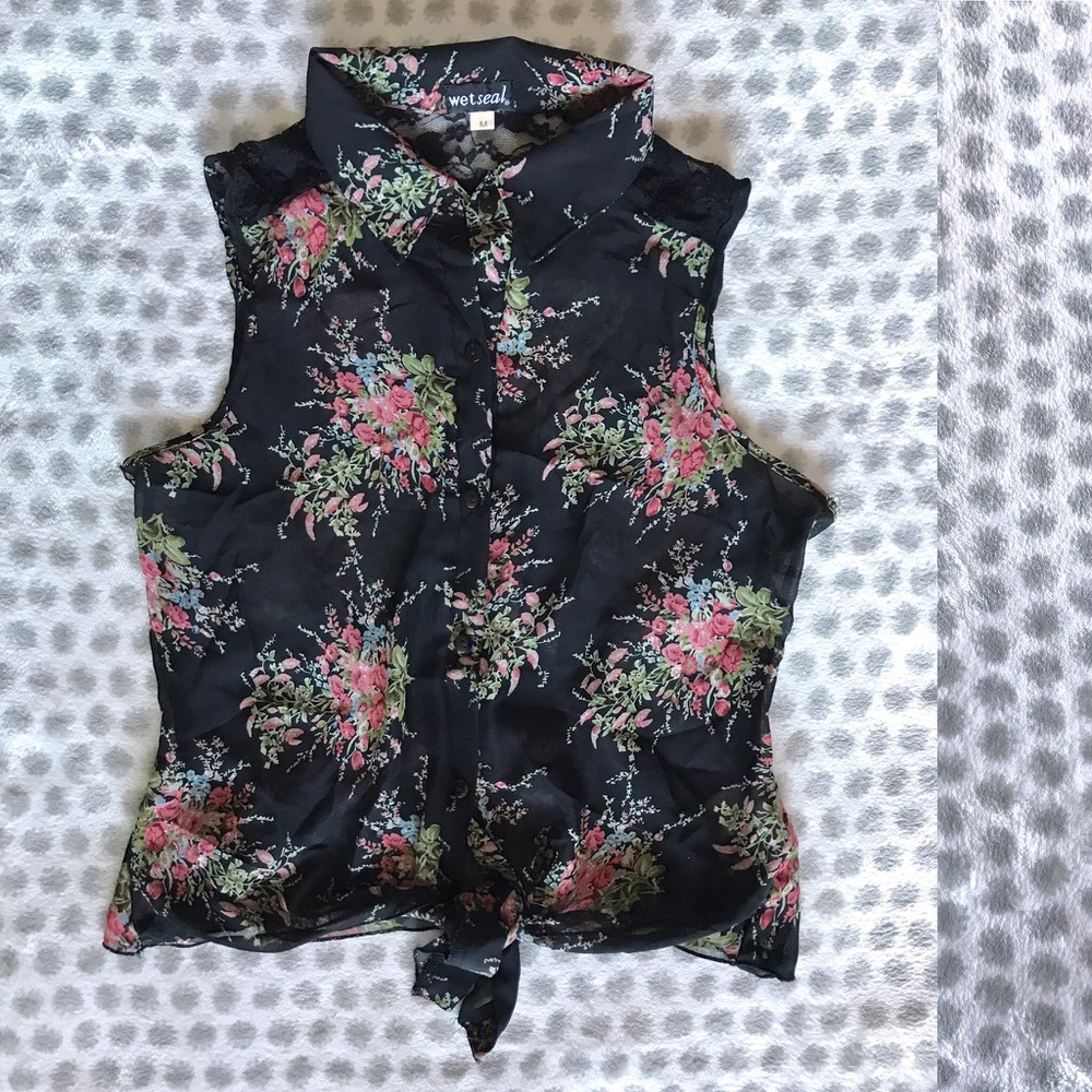 Sleeveless floral blouse with tie - medium